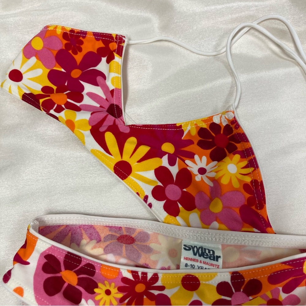 EUC HENNES & MAURITZ (H&M) little girls bikini. Size 8-10 years. Daisy print…